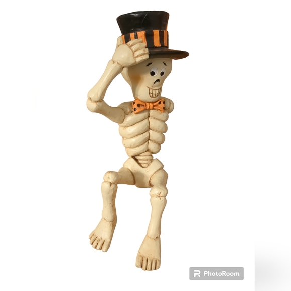 Halloween skeleton decor with bowtie and top hat - Picture 2 of 4